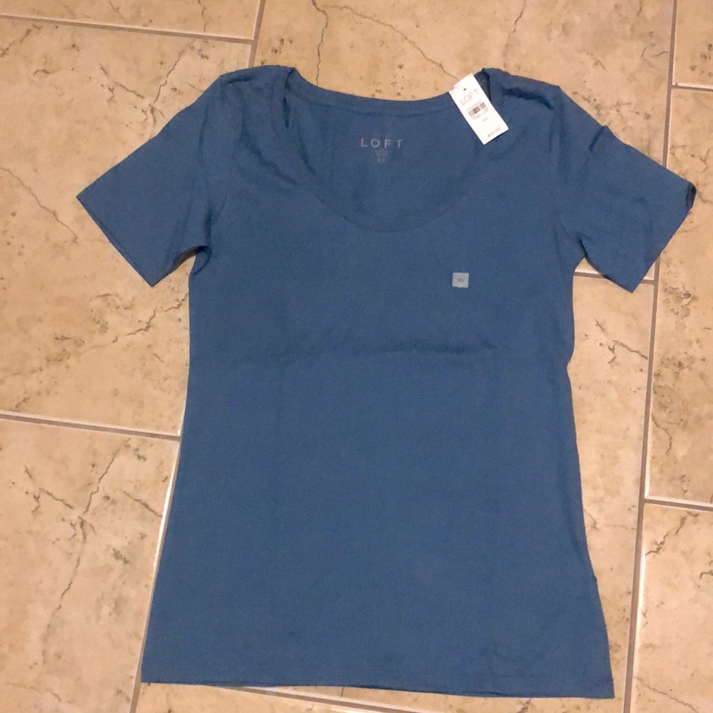 NWT- Ann Taylor LOFT XS Scoop Neck Fitted T-Shirt